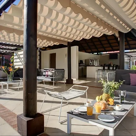 Cortijo Del Mar 아파트 *